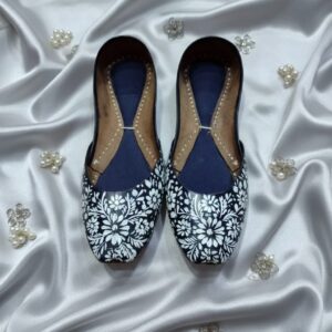 Handmade Truck Art Khussa for Women – Colorful Traditional Pakistani Footwear