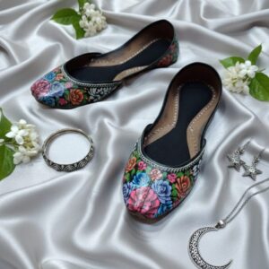 Handmade Truck Art Khussa for Women – Colorful Traditional Pakistani Footwear